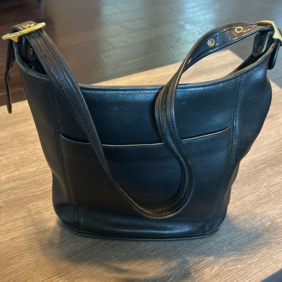 Coach Vintage ‘99 Slim Duffle Sac Black Shoulder Bag with Gold Hardware - Picture 1 of 9